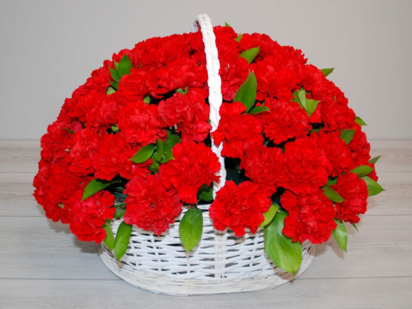 Impression Bouquet: 75 Red Carnations