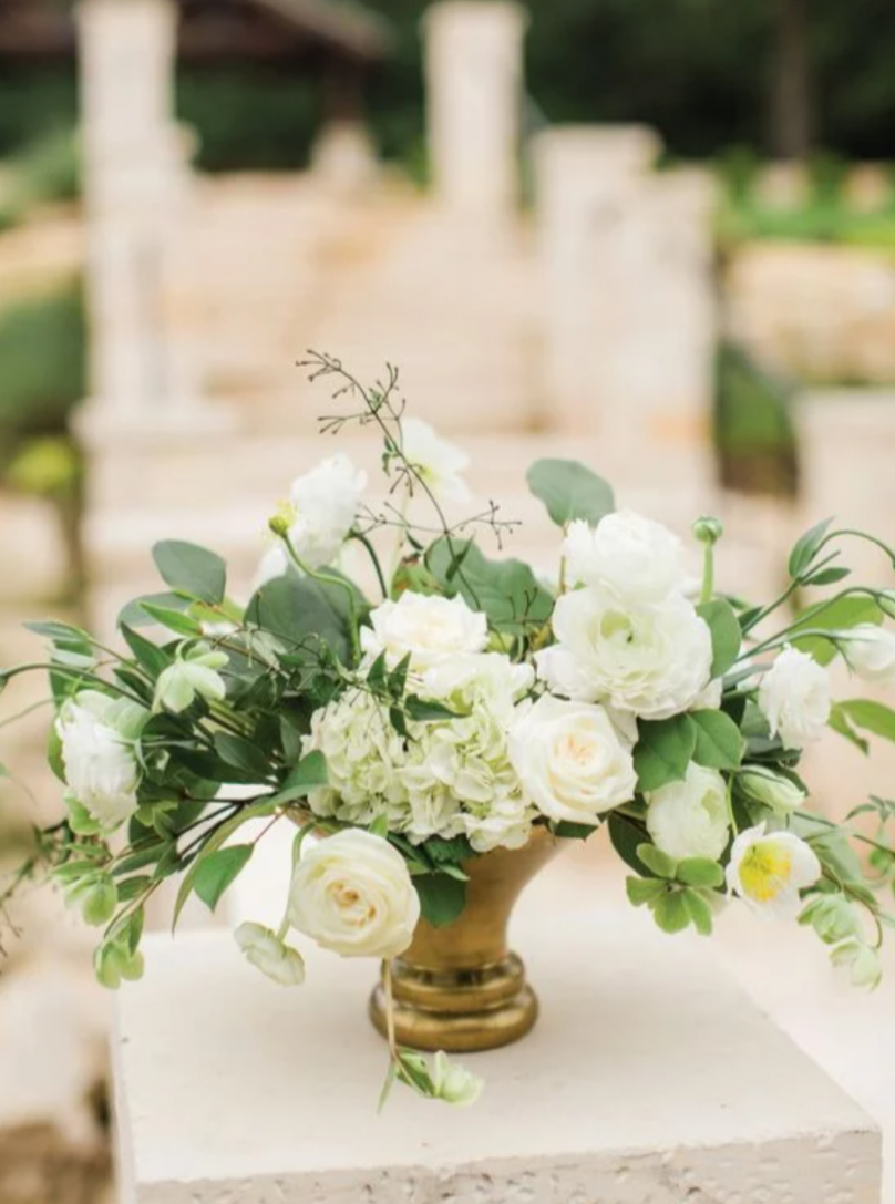 «White Garden Tale» – Full Wedding Set (Bridal bouquet, boutonnière, one bridal table decoration, and your choice of guest table decorations) - Image 3