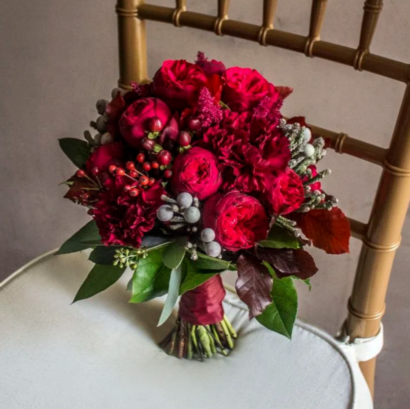 «Scarlet Halls» – Full Wedding Set (Bridal bouquet, boutonnière, one bridal table decoration, and your choice of guest table decorations) - Image 2