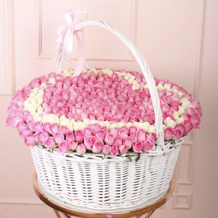 Heart of Roses: 500 Pink Roses and White Roses