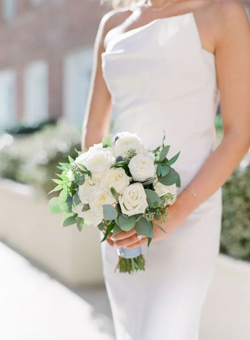«White Garden Tale» – Full Wedding Set (Bridal bouquet, boutonnière, one bridal table decoration, and your choice of guest table decorations) - Image 2