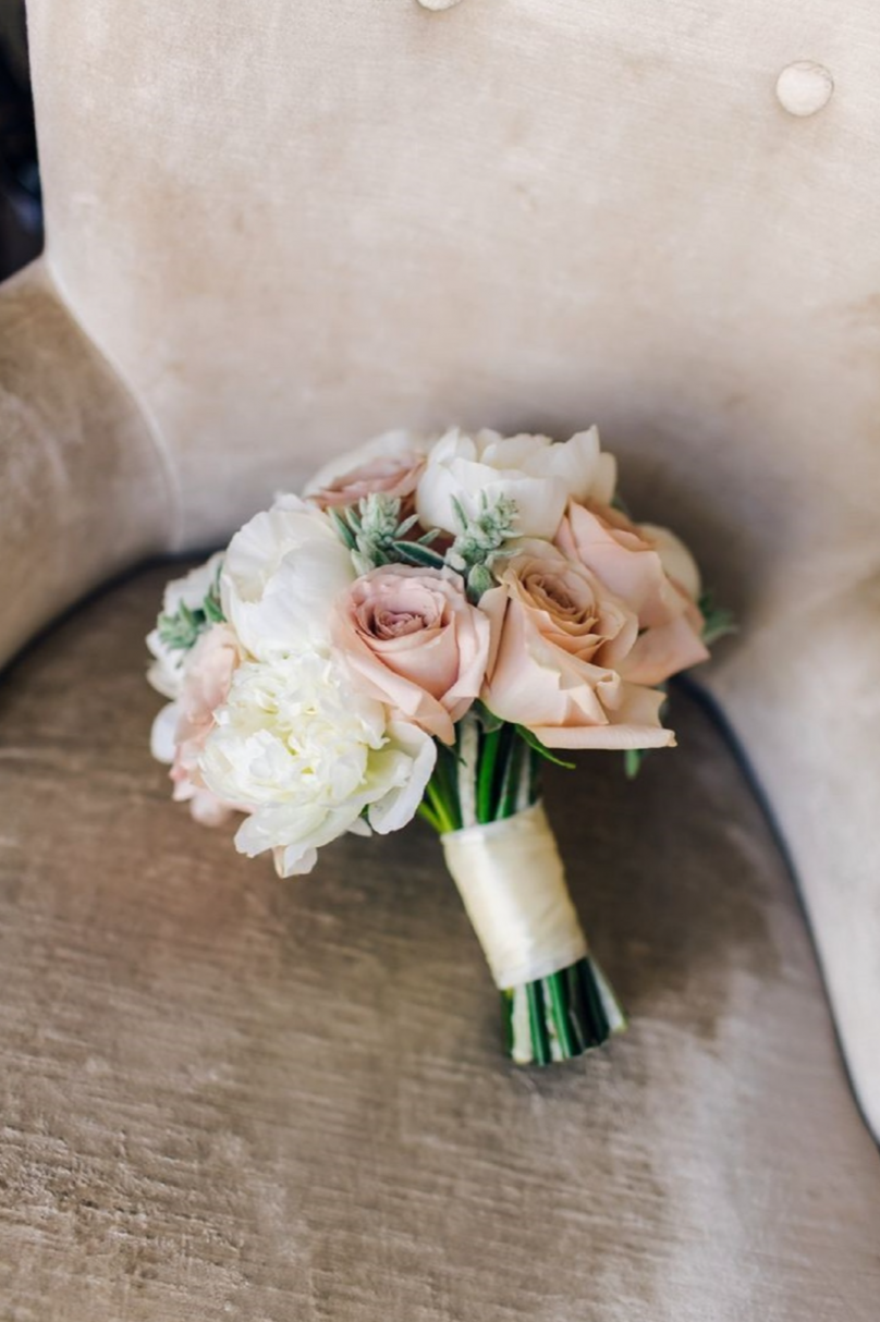 «Creamy Paradise» – Full Wedding Set (Bridal bouquet, boutonnière, one bridal table decoration, and your choice of guest table decorations) - Image 2