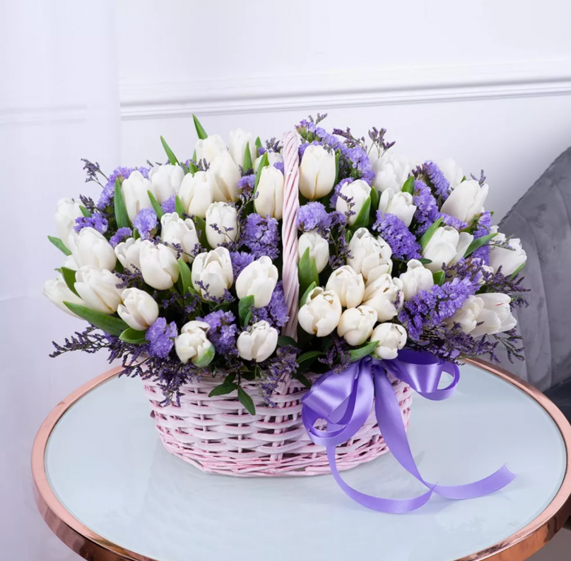 Timeless Harmony: 70 Tulips with Statice in a Basket - Image 3