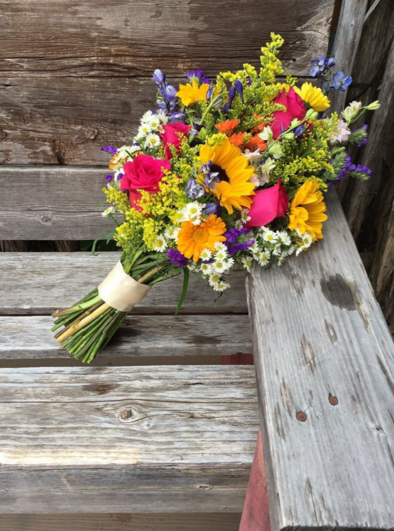 «Colorful Summer» – Full Wedding Set (Bridal bouquet, boutonnière, one bridal table decoration, and your choice of guest table decorations) - Image 2