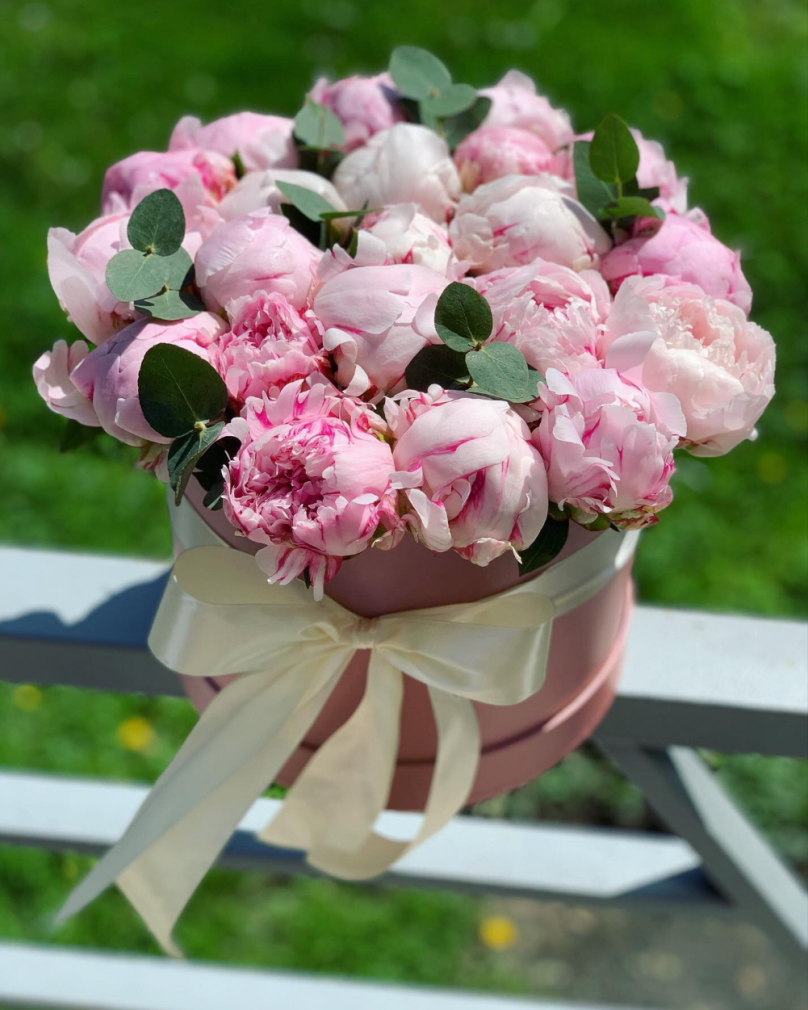 Peony Symphony: 20 Pink Peonies in a Box with Eucalyptus - Image 2