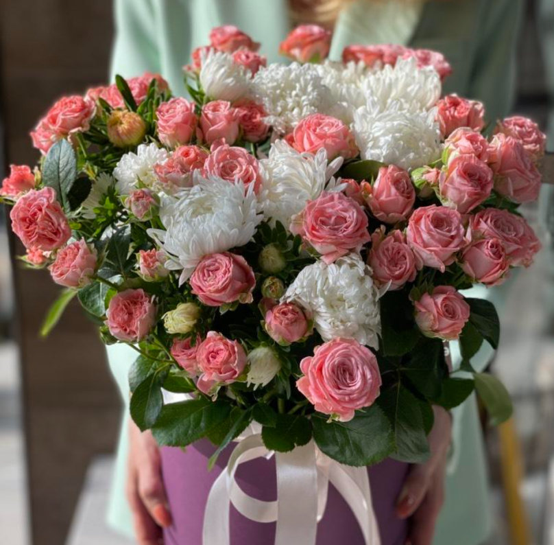 Pink Sunset: Mixed Blooms Box (Pink Spray Garden Roses and White Chrysanthemums) - Image 2