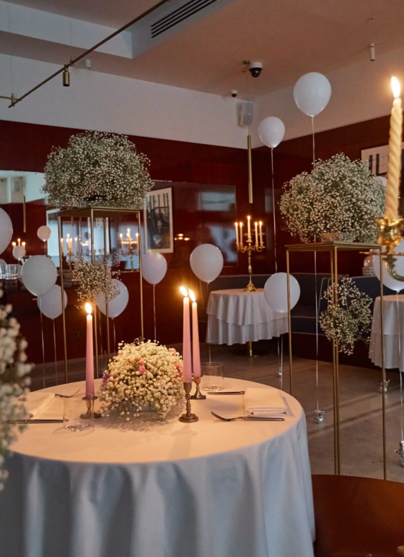 «Lightness of Flight» – Full Wedding Set (Bridal bouquet, boutonnière, one bridal table decoration, and your choice of guest table decorations)