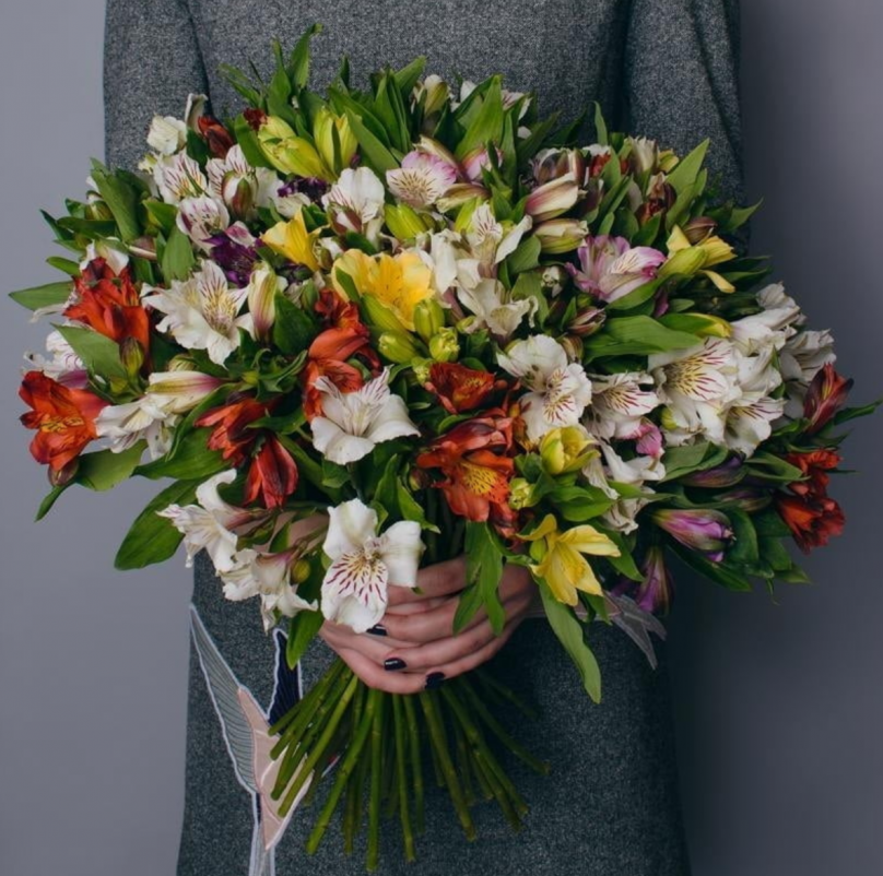 Beauty Mosaic: 40 Mix Alstroemerias