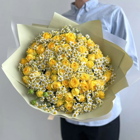 Citrus Clash: 20 California Garden Spray Roses and Feverfew Flowers
