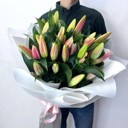 Lily Dance: 10 Lilies