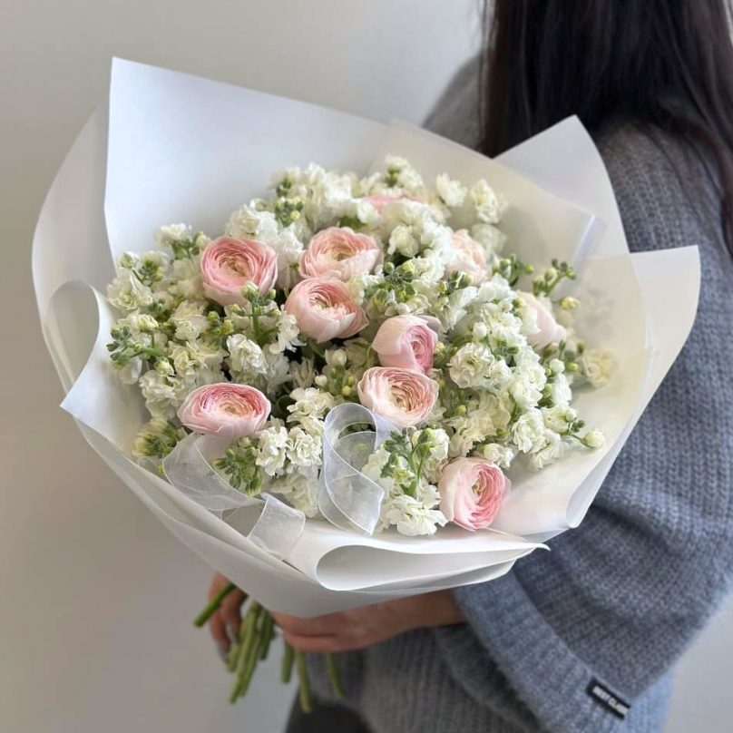 The Secret of Spring: 30 Stocks and 10 Ranunculuses - Image 2