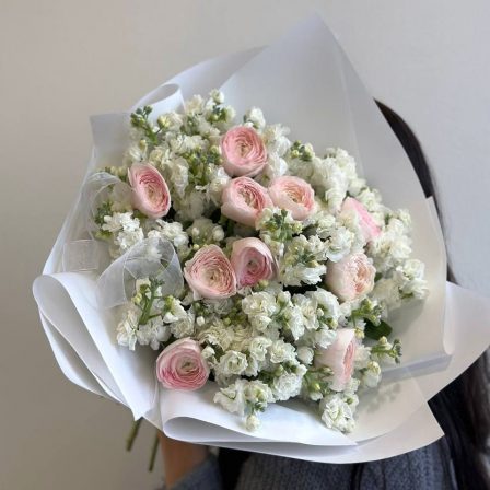 The Secret of Spring: 30 Stocks and 10 Ranunculuses