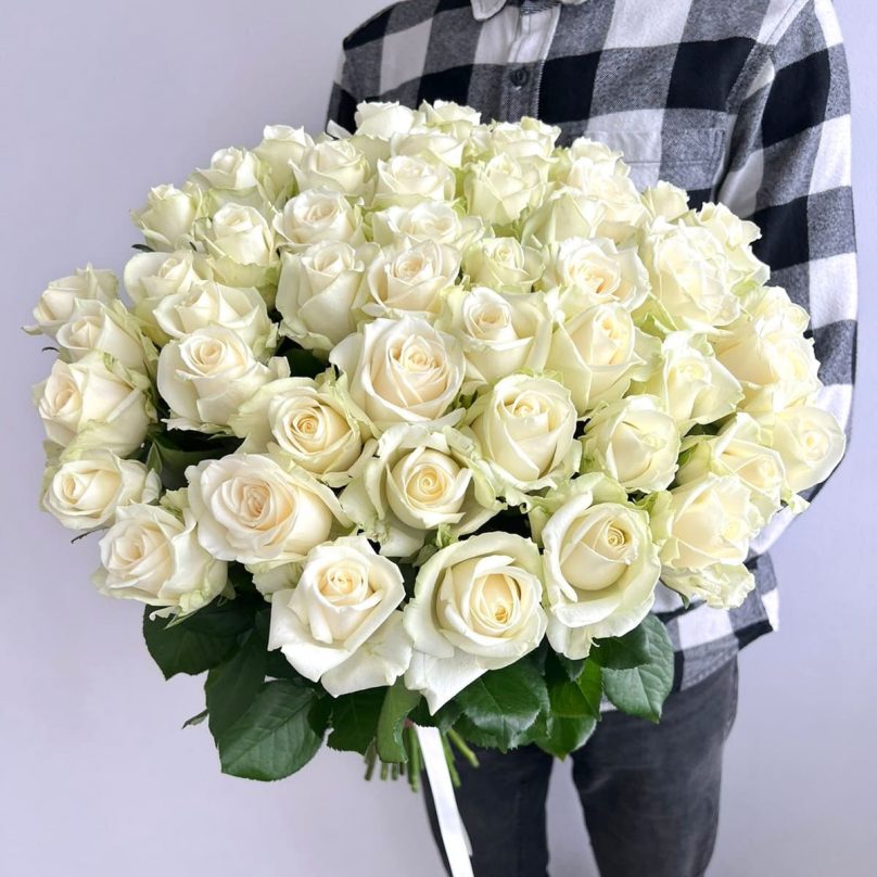 Grace in Bloom: Choose from 20 to 1001 Red Roses - Image 3