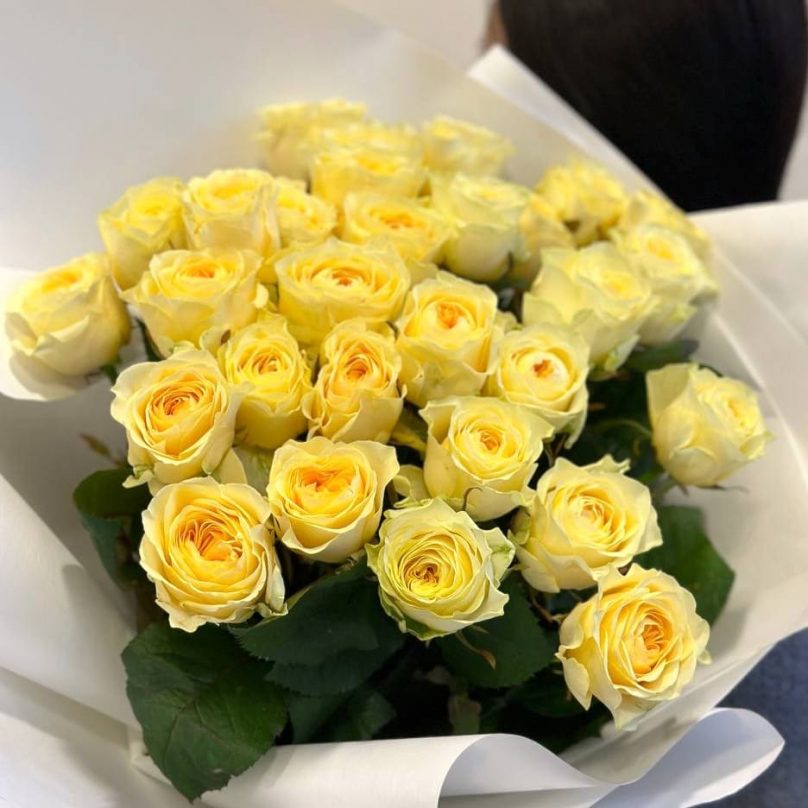 Solar serenade: Choose from 20 to 1001 Yellow Roses - Image 5