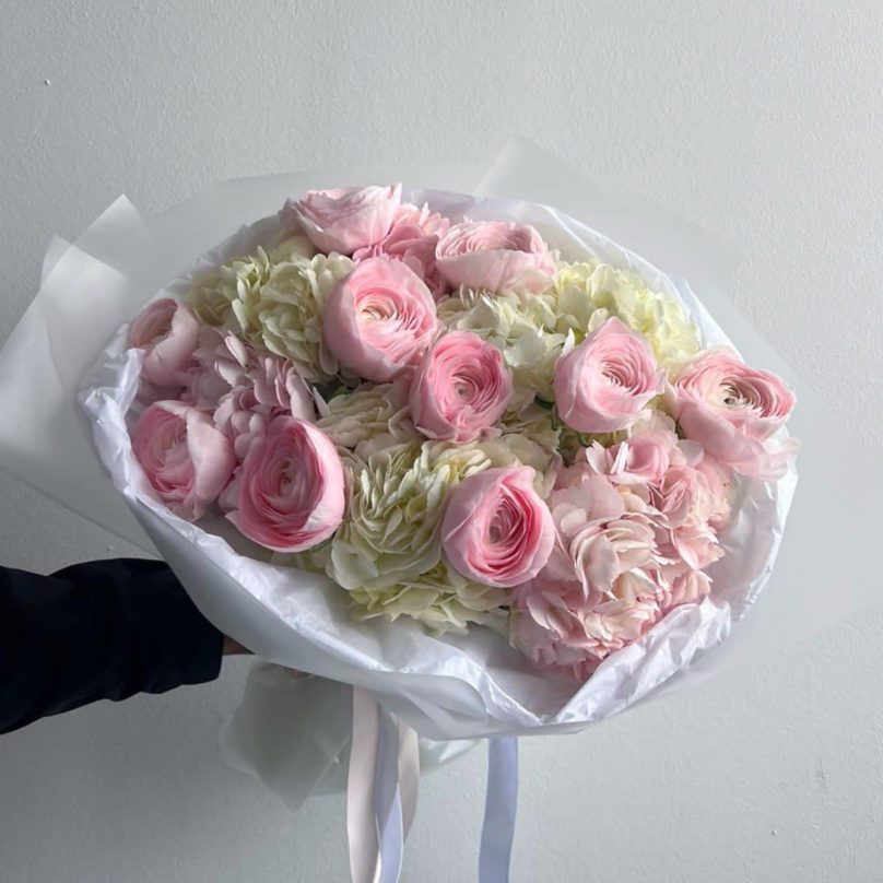 Anora: 8 Rosy Peach Hydrangeas and 10 Pink Ranunculus - Image 2