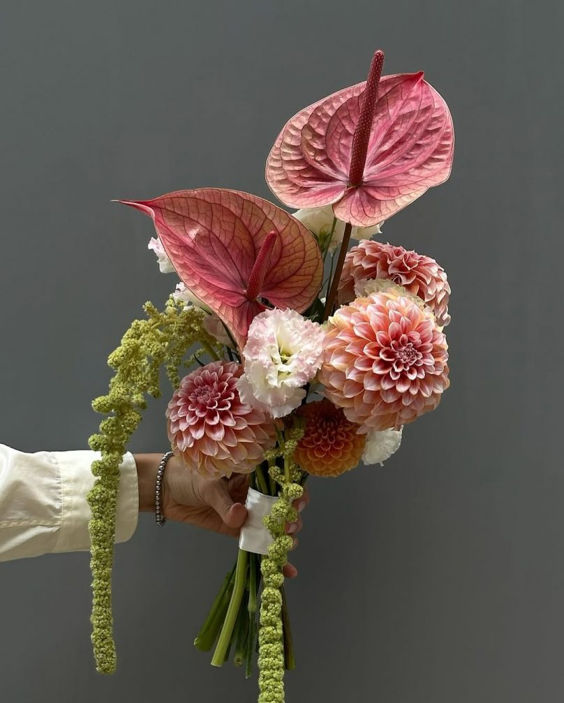 Bridal bouquet: «Rose Flow»